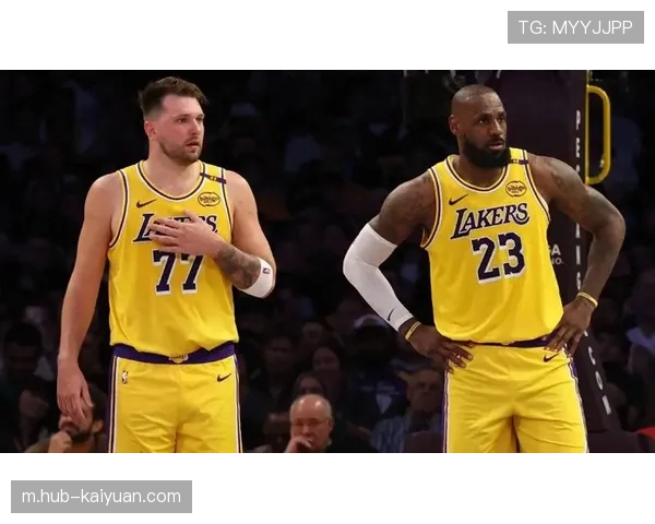 詹姆斯与东契奇关键时刻球权分配 教练战术安排存疑 詹姆斯与东契奇关键时刻球权分配 教练战术安排存疑